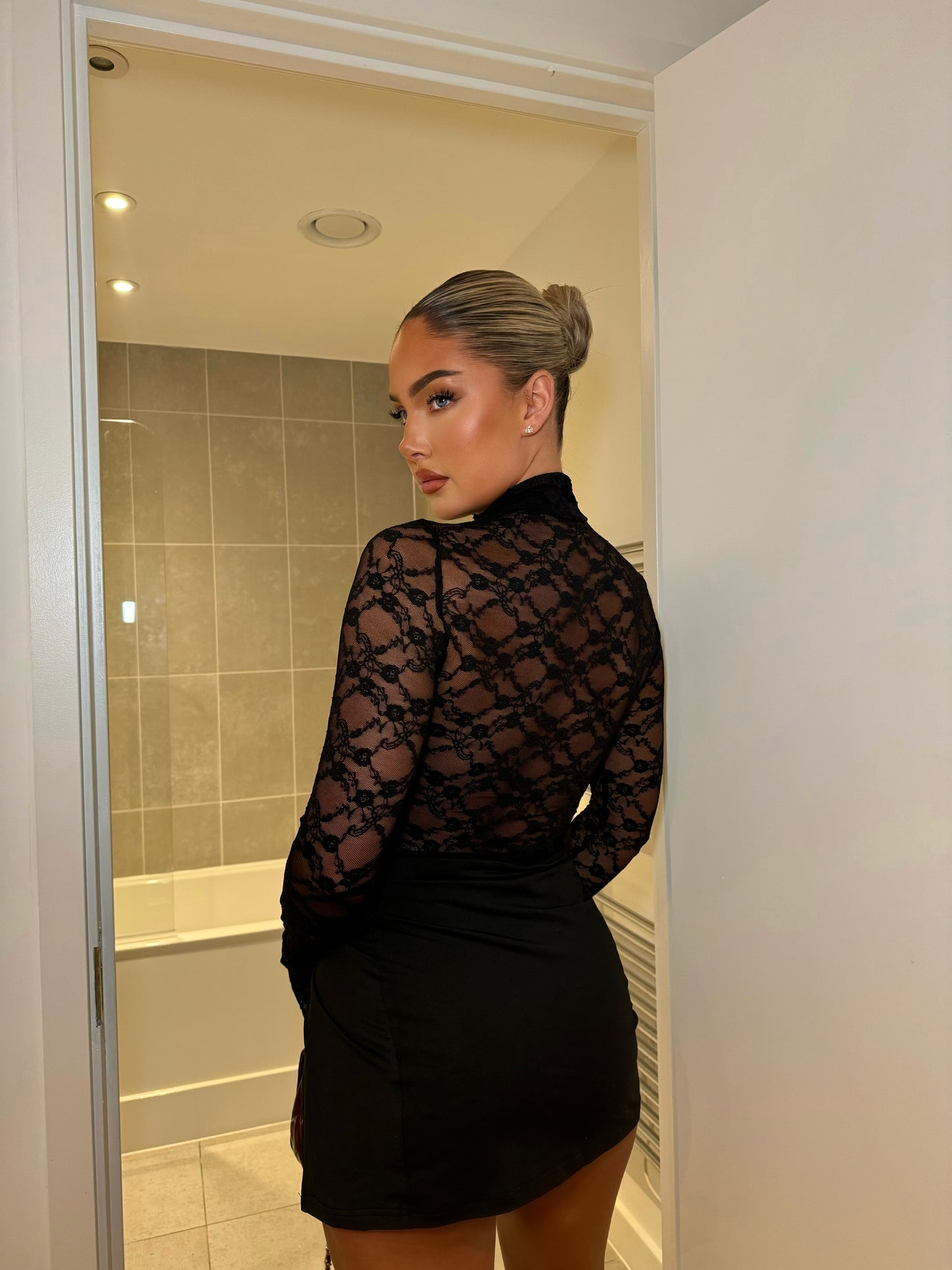 The ‘Liliana’ Lace Long Sleeve Dress