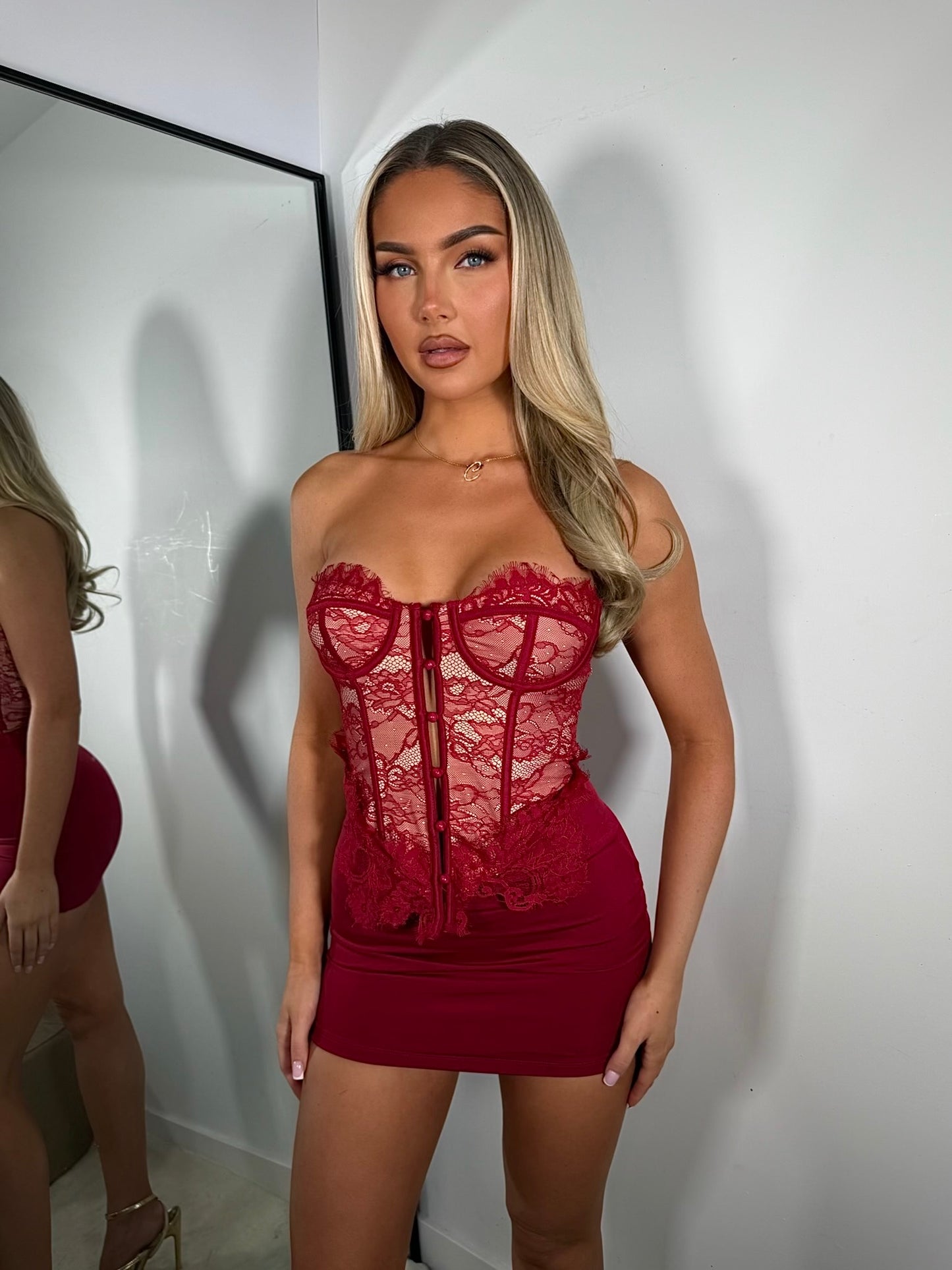 The ‘Luna’ Basic Cherry Mini Skirt