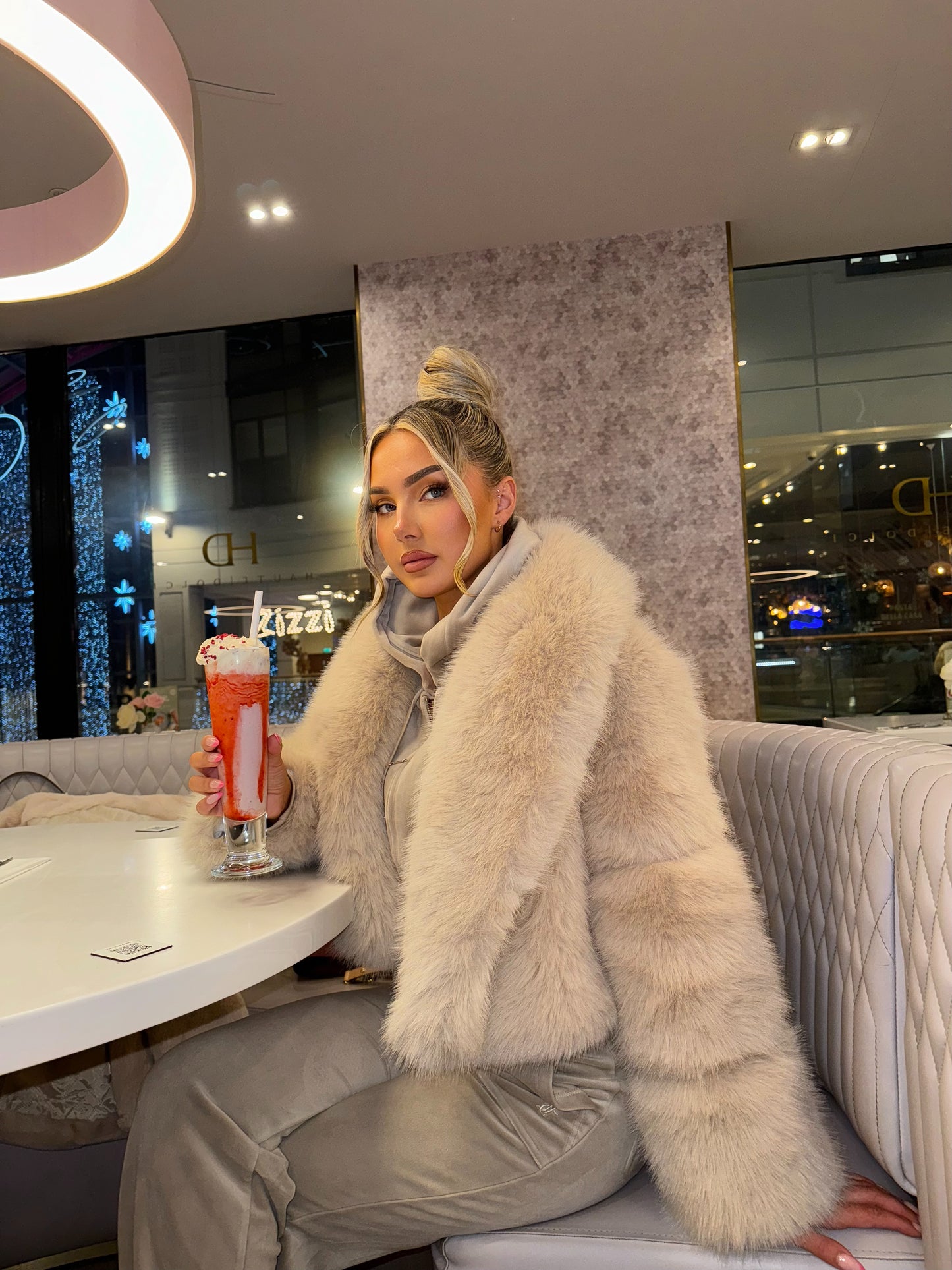 The ‘Lorena’ Luxury Faux Fur Coat Vanilla Cream