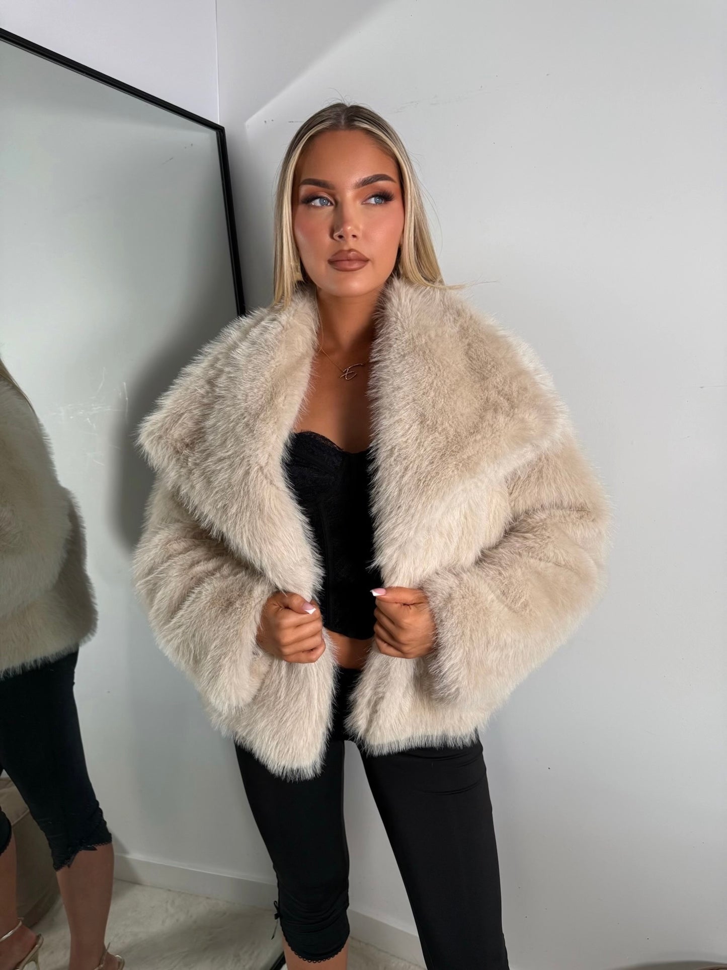 The ‘Vienna’ Luxury Faux Fur Coat Neutral