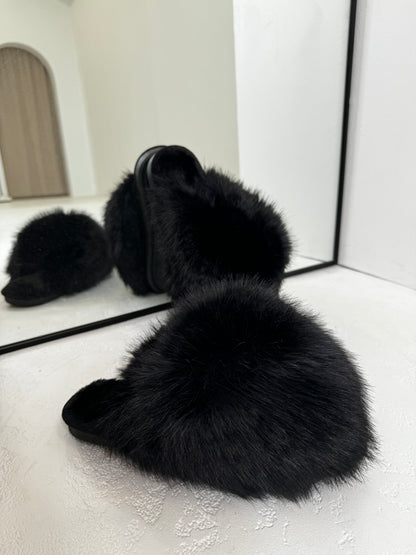 The ‘Nona’ Fluffy Slippers